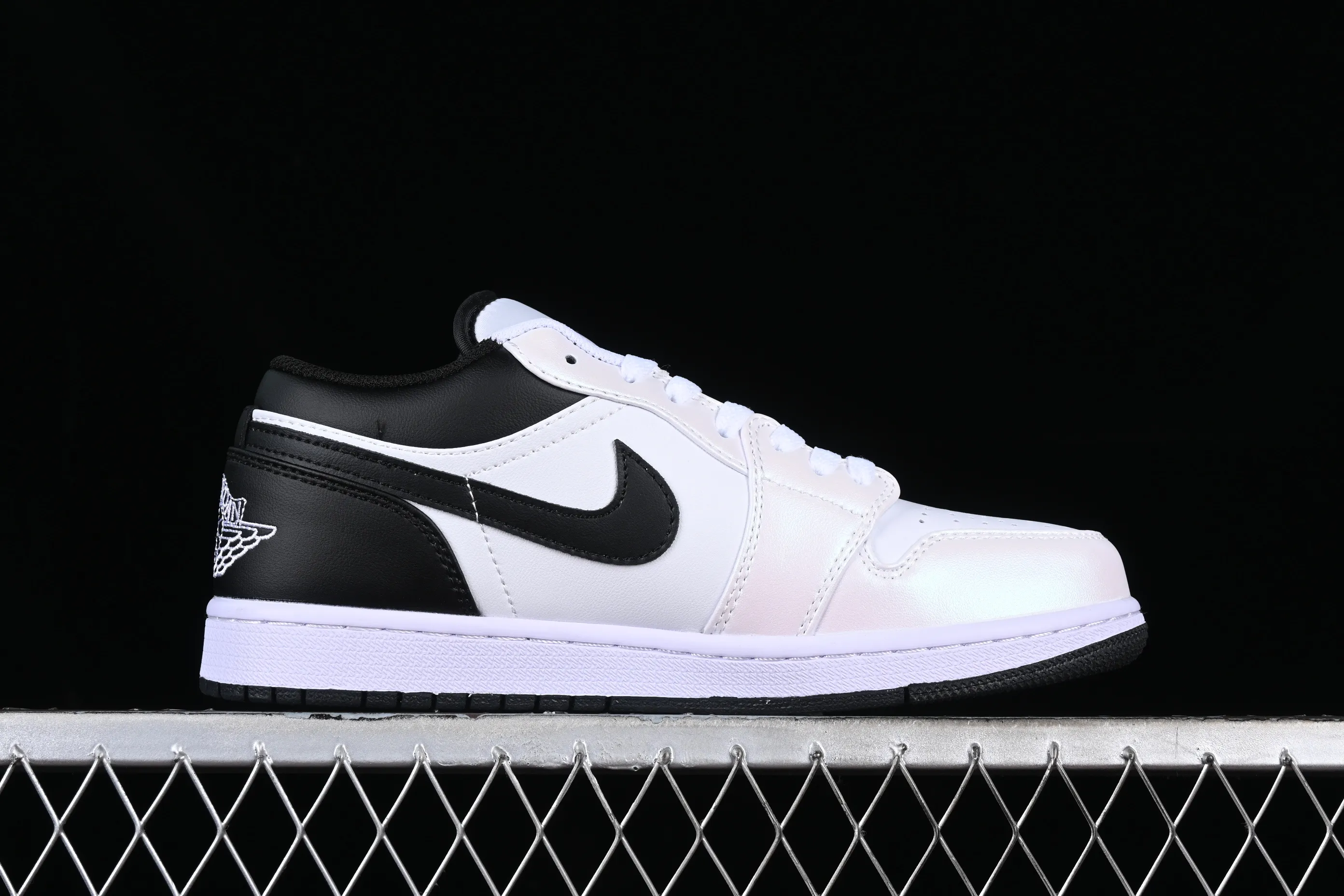 All categories Air Jordan Jordan series basketball shoes Air Jordan 1 Low Z version Air Jordan 1 Low "White and Black" AJ1 Joe 1 white and black color matching low-top cultural casual sneakers 553558-132